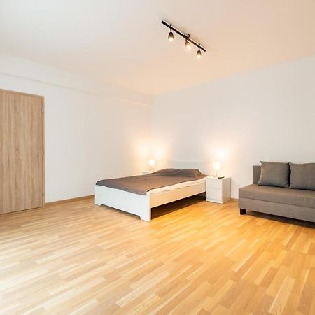 Brand New Two Room Apartment #64 In Elite Rezidence With Free Secure Parking 프라하 외부 사진