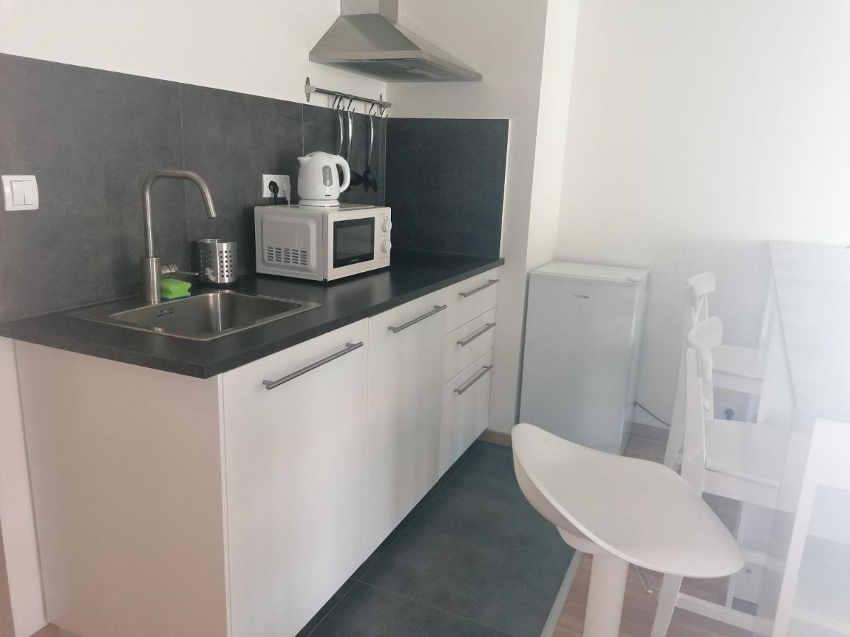 Brand New Two Room Apartment #64 In Elite Rezidence With Free Secure Parking 프라하 외부 사진